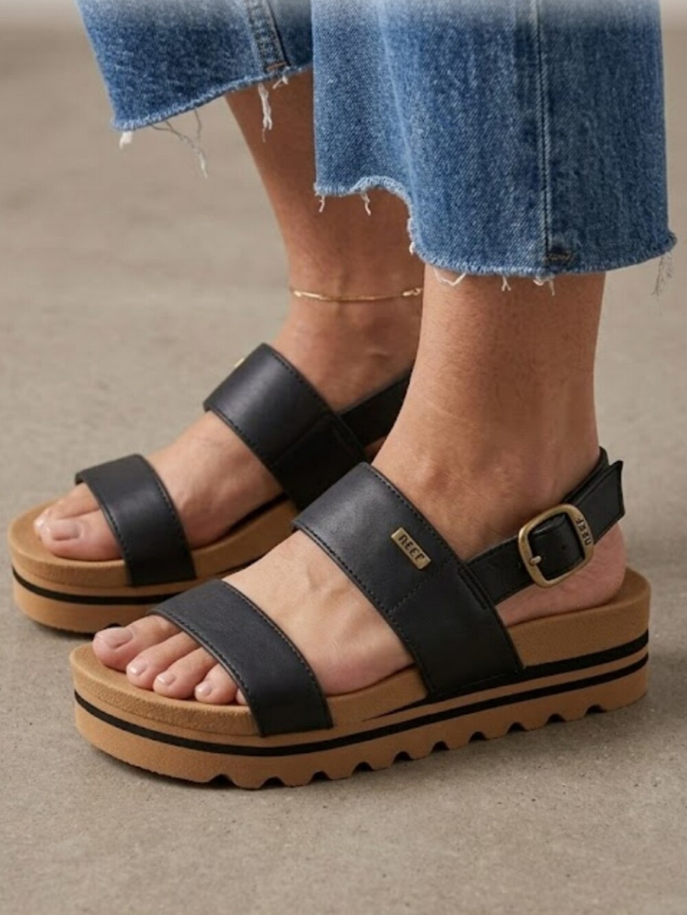 🔥🔥NEW! Reef Black Platform Strappy Sandals Beige Sole Sz 10 NWT Price firm